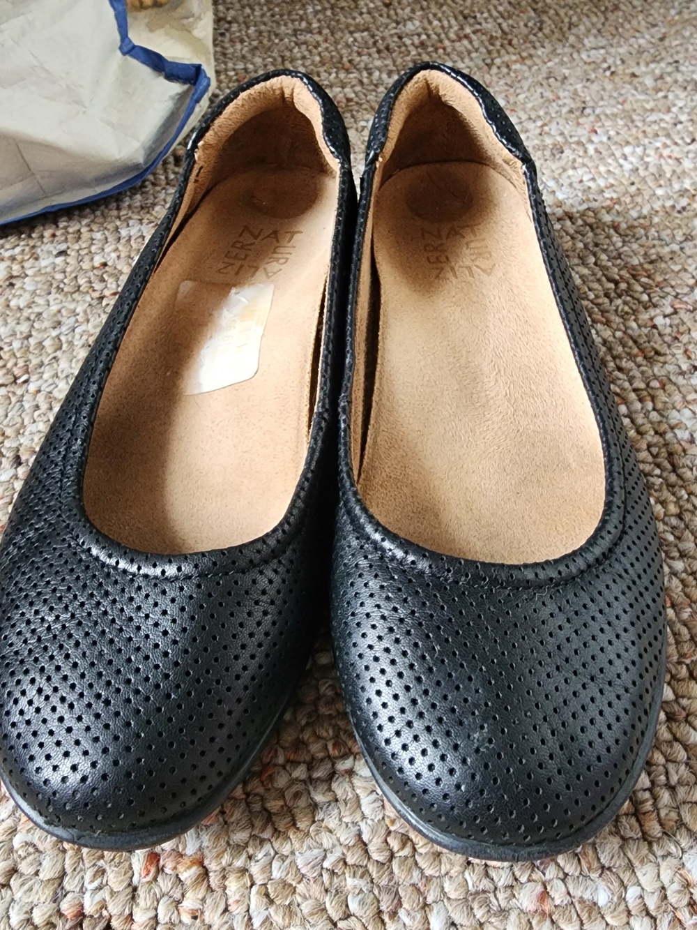 Naturalizer Black Perforated Ballet Flats - Comfortable Everyday Shoes Size 6.